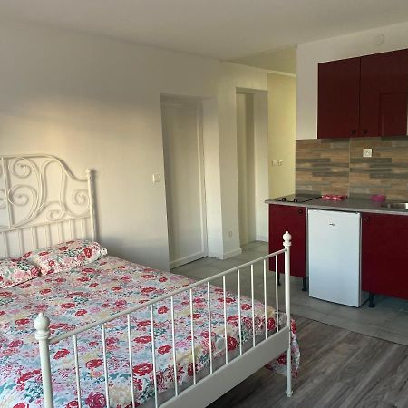 The Montreal Suite Serris Exterior foto